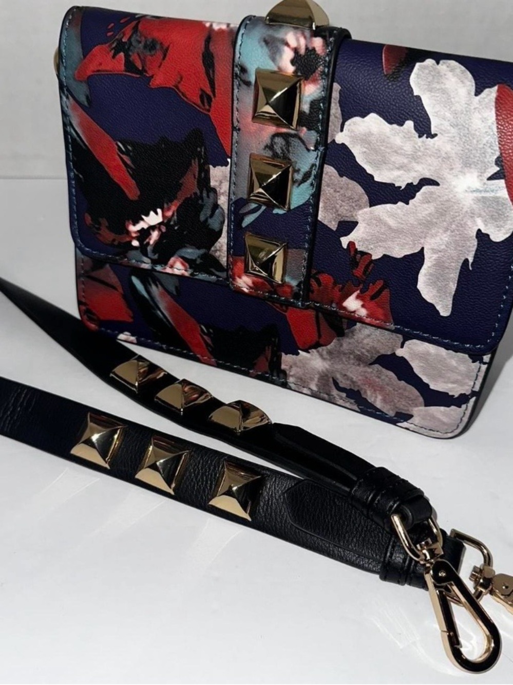 Steve Madden NWOT Navy Blue Floral and Gold Studded Small Crossbody Purse